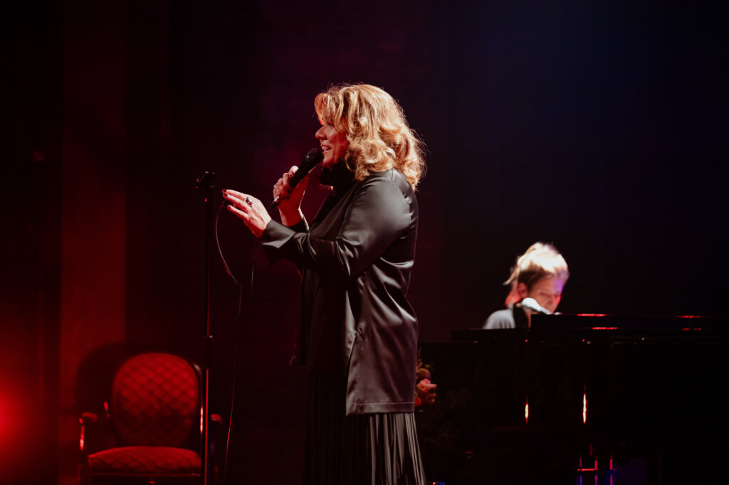 Marina Orsini en mode intime au Théâtre Gilles-Vigneault